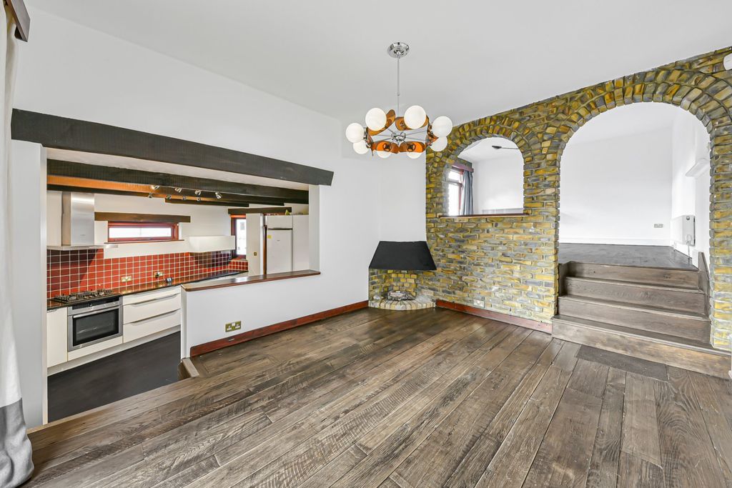 Property photo 2 of 25