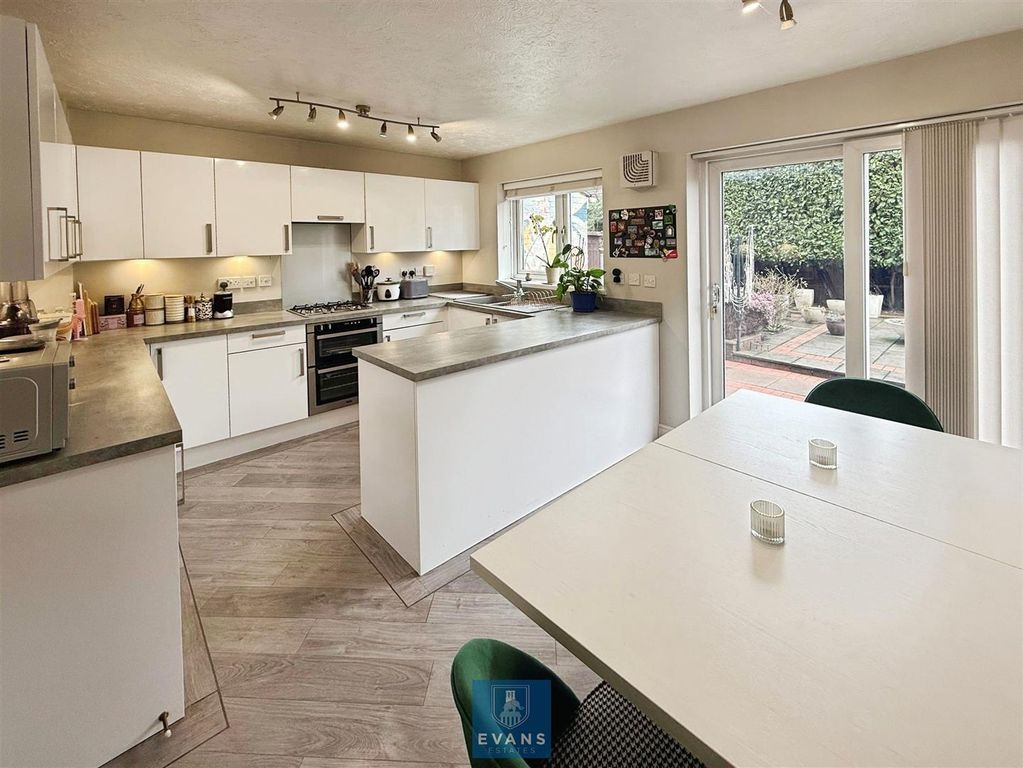 Property photo 2 of 16 Kitchen