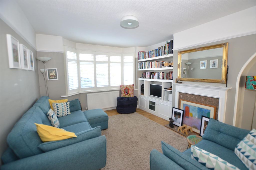 Property photo 2 of 18 78 Rydal Gardens Lounge.Jpg