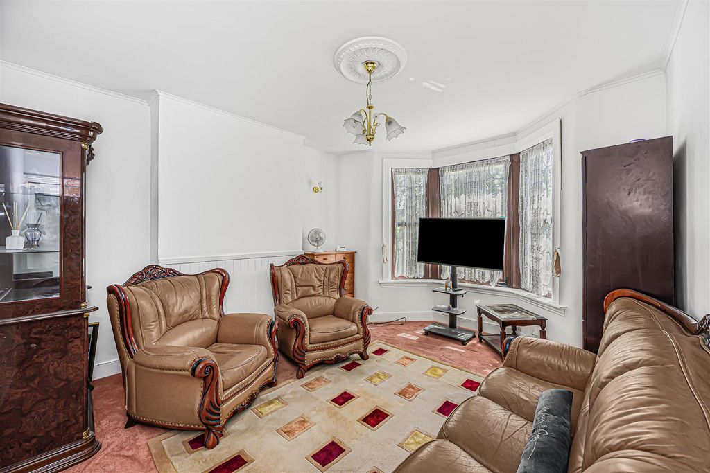 Property photo 2 of 20