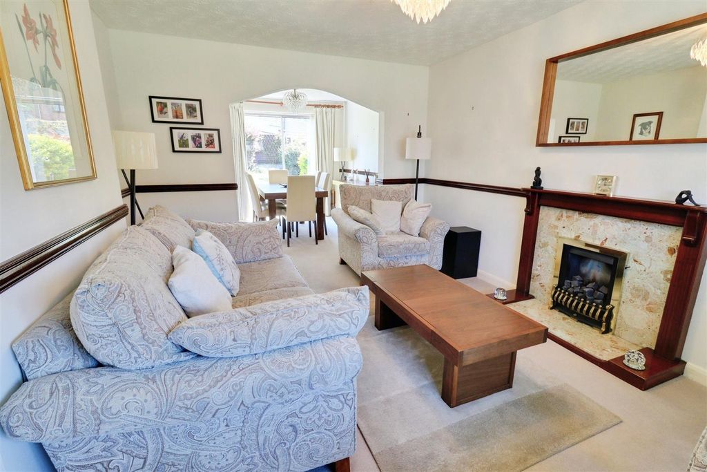 Property photo 2 of 32