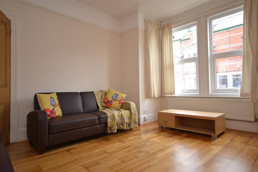 Property photo 3 of 16 Sitting Room Marketing