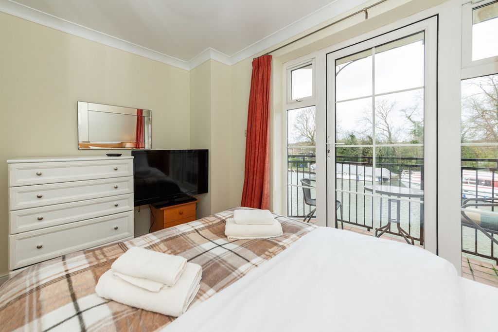 Property photo 3 of 38