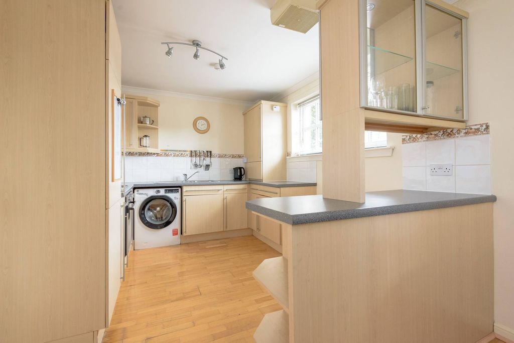 Additional image 7 of 3 bed flat for sale23 Royal Apartments, 1 Station Road, North Berwick EH39