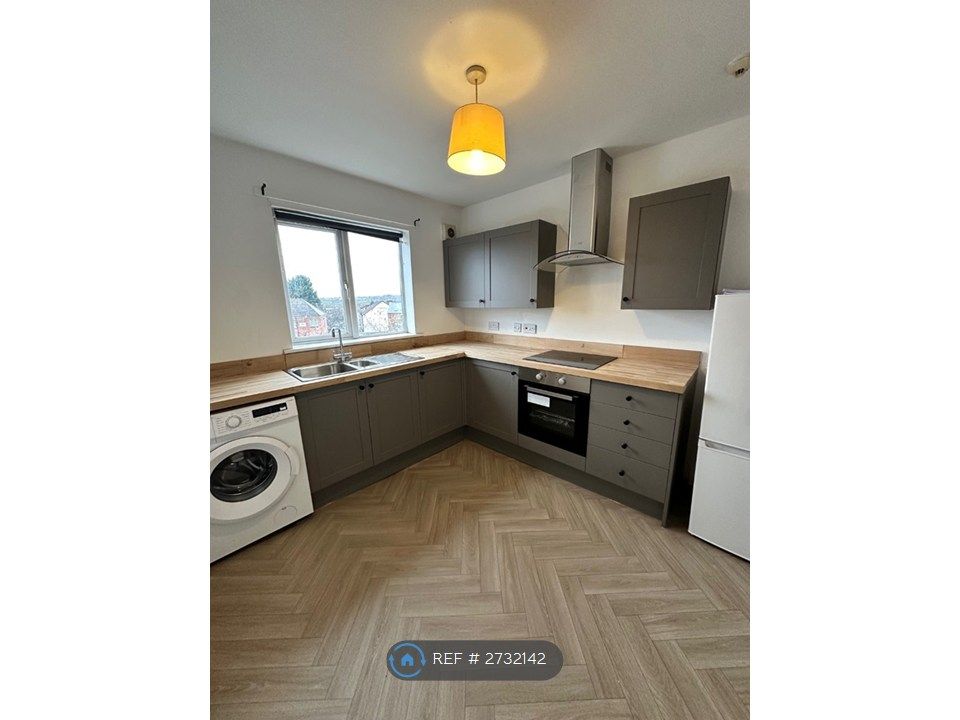 Property photo 3 of 10 Kitchen