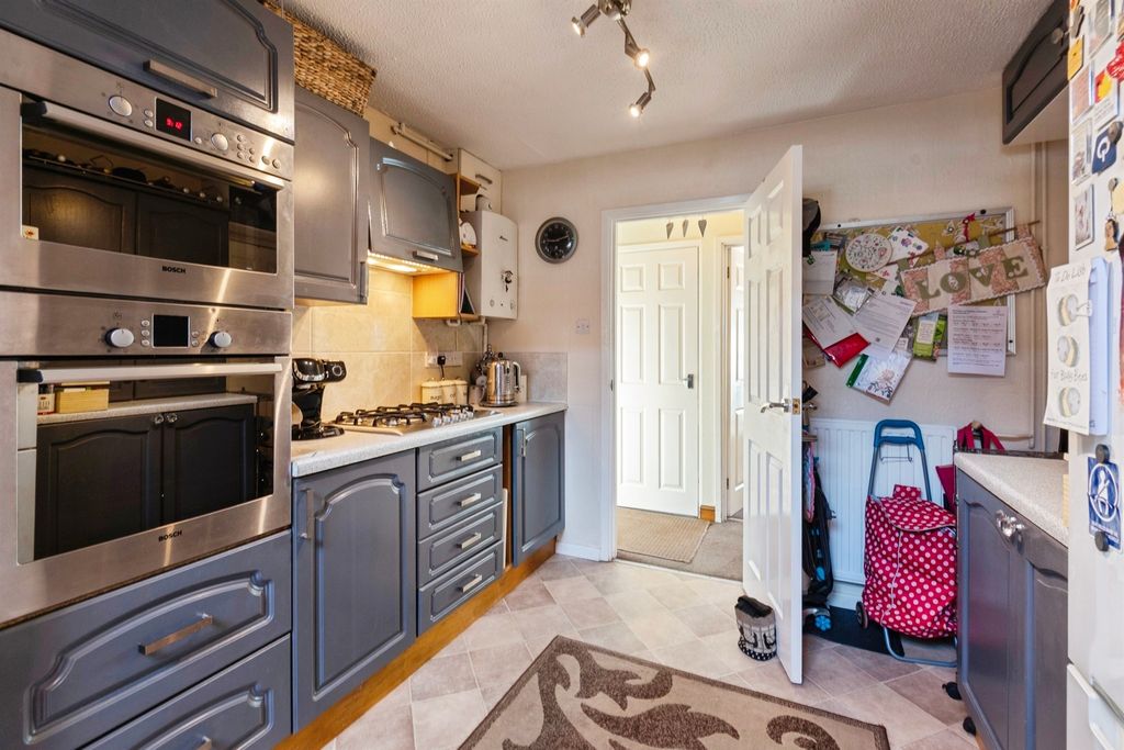 Property photo 2 of 17