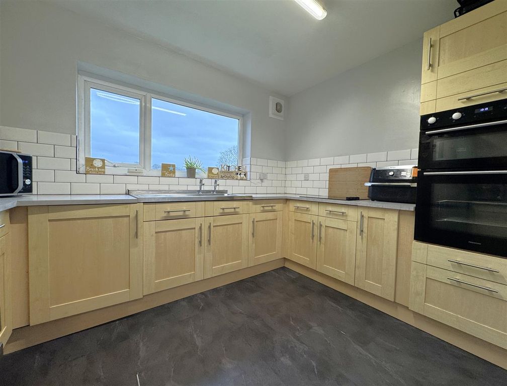 Property photo 3 of 28 3.Jpeg