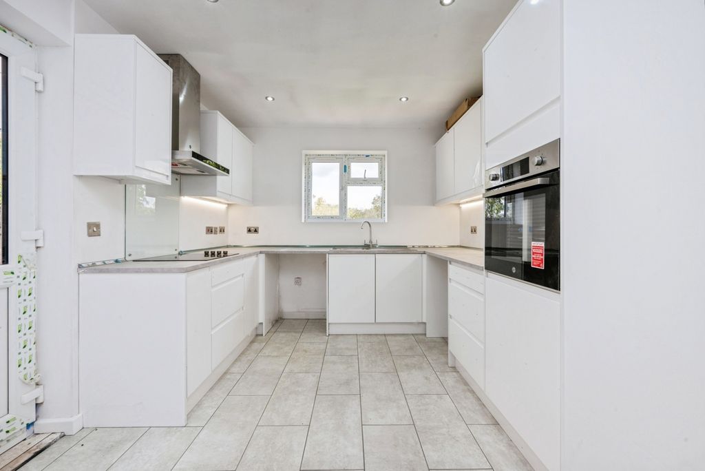 Property photo 3 of 17 Photo