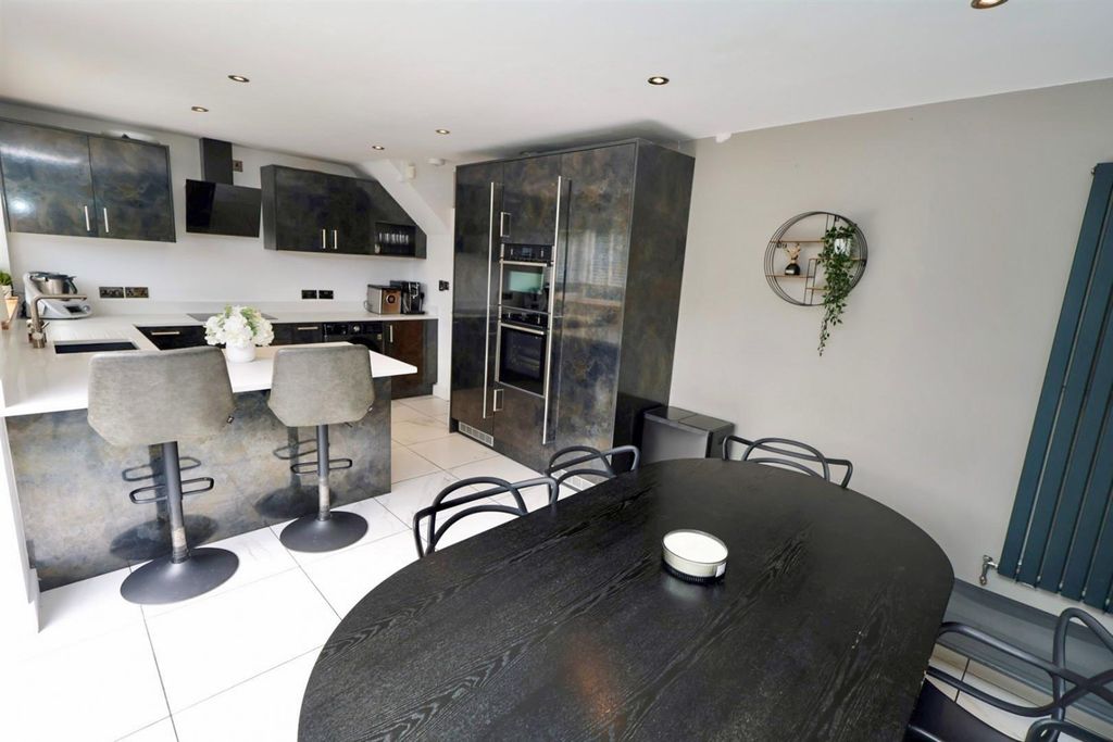 Property photo 3 of 33 24.Jpg