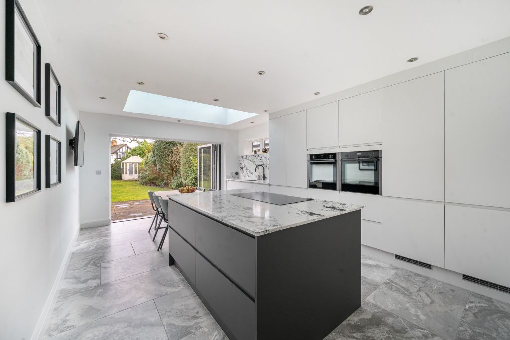 Property photo 2 of 26