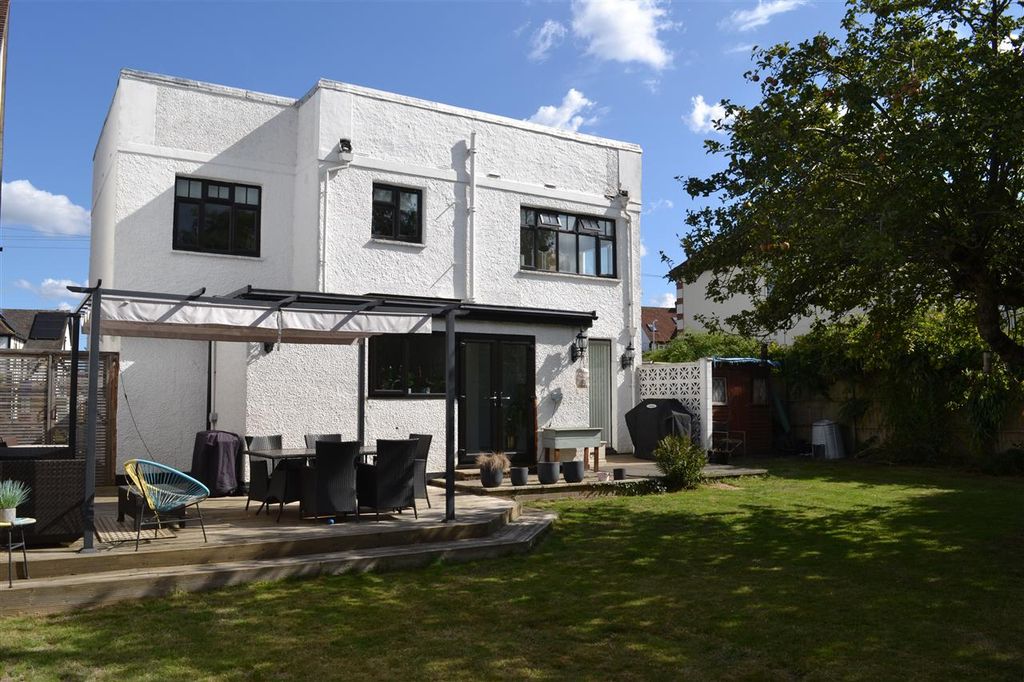 Property photo 2 of 23