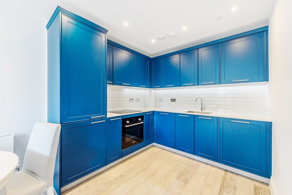 Property photo 2 of 10 Kitchen