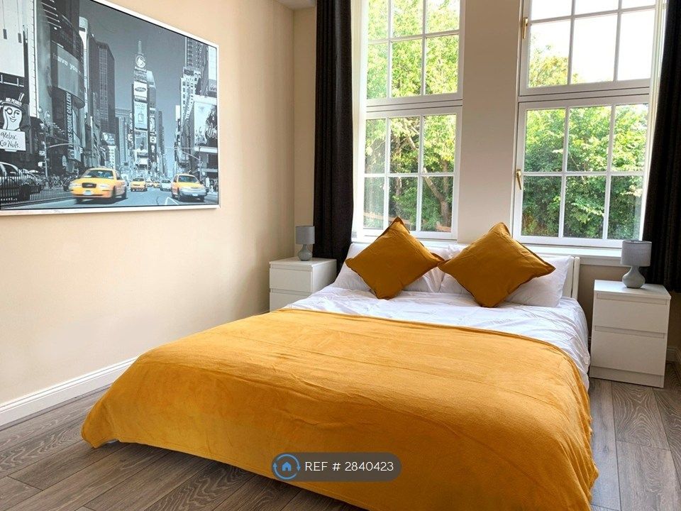 Property photo 1 of 27 Main Bedroom