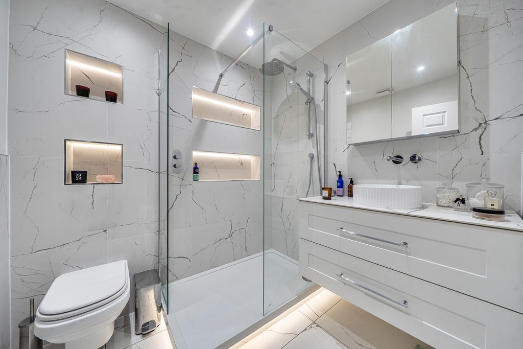 Property photo 3 of 13 1432998-3-69Bd60d...