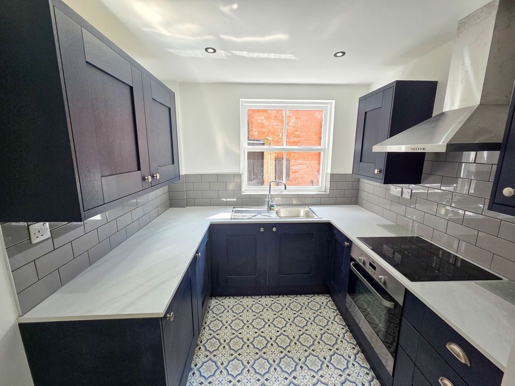 Property photo 1 of 33