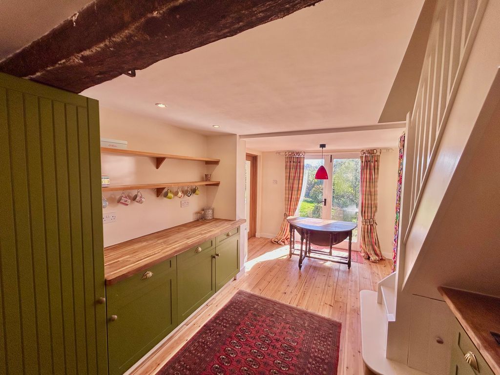 Property photo 2 of 11