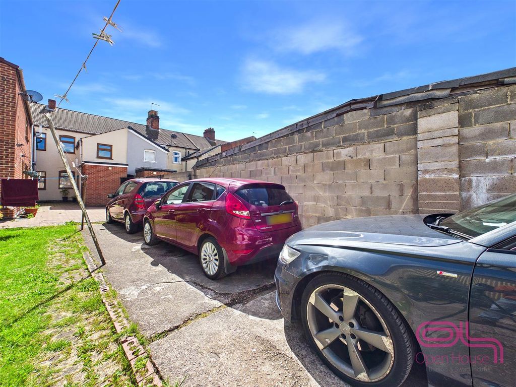 Property photo 2 of 21 Uxbridge Street, Burton On Trent (14).Jpg