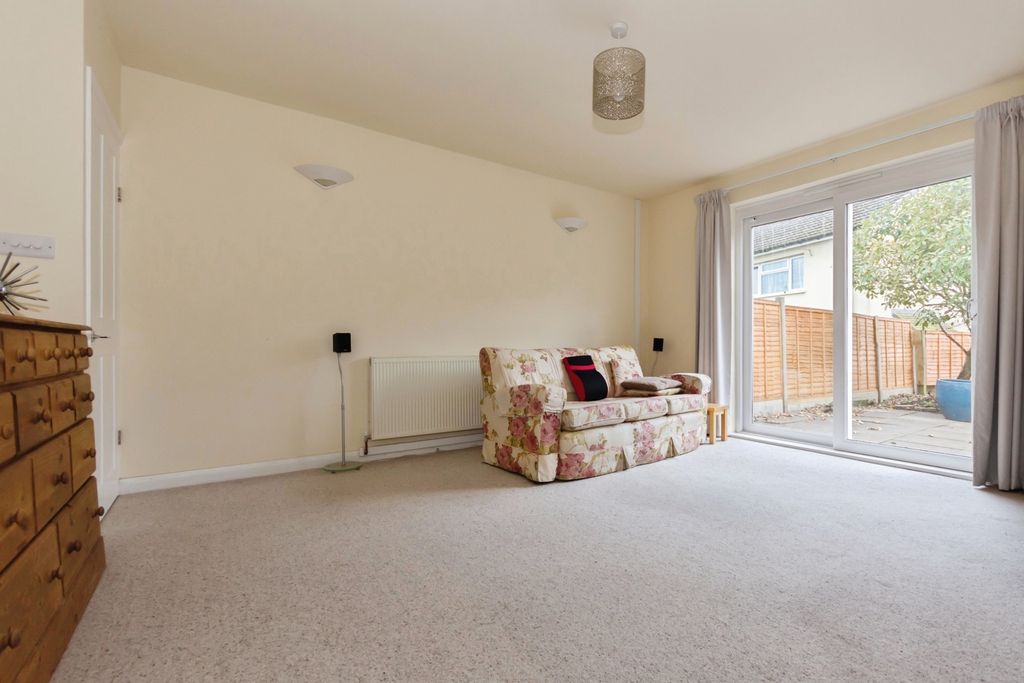 Property photo 3 of 17 Living Room