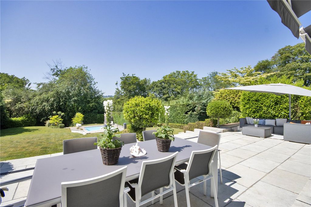 Property photo 3 of 18 Terrace