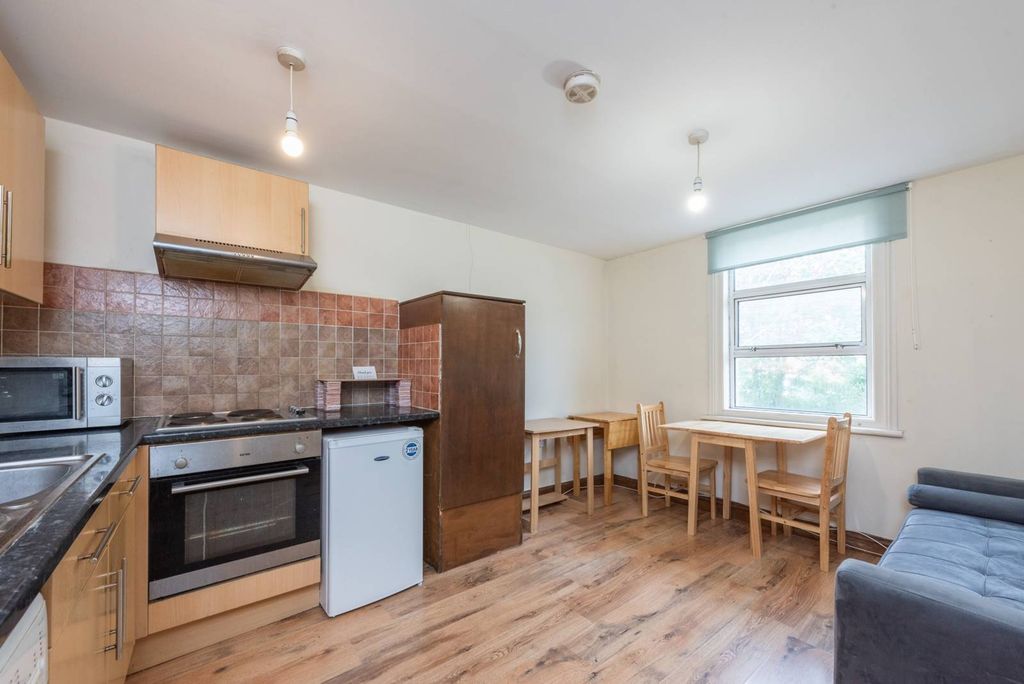 Property photo 2 of 5