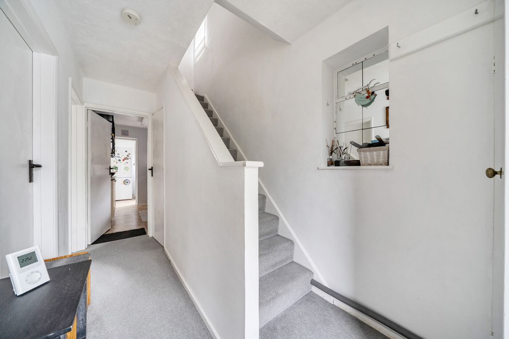 Property photo 2 of 20 Entrance Hall