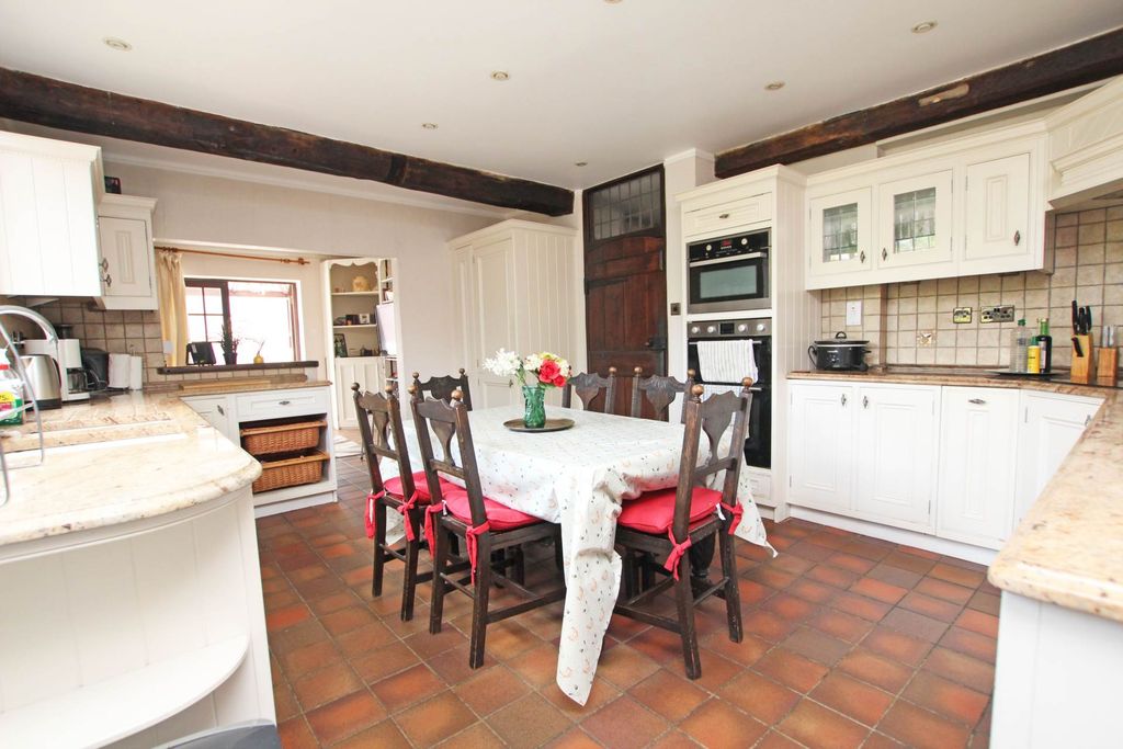 Property photo 3 of 38