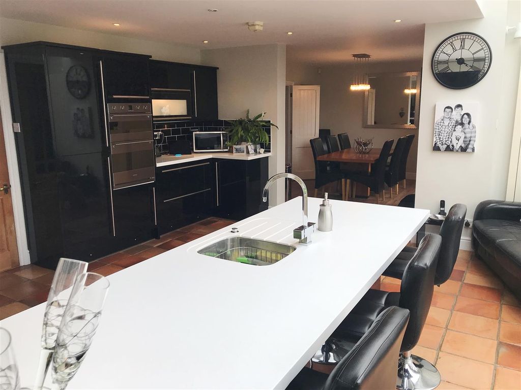 Property photo 3 of 40 Kit To Dining.Jpg