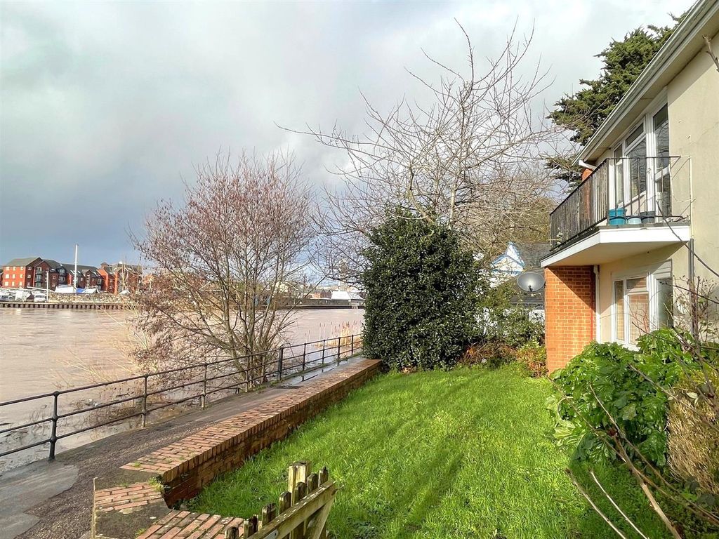 Property photo 2 of 20 Riverside Location