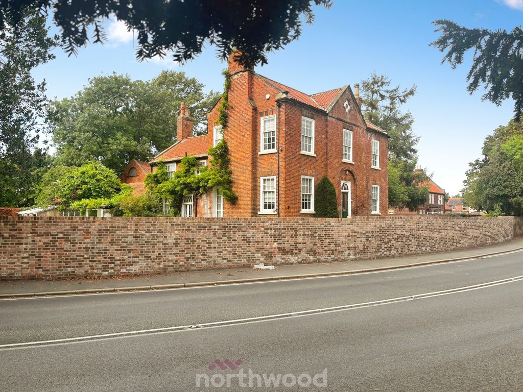 Property photo 1 of 37