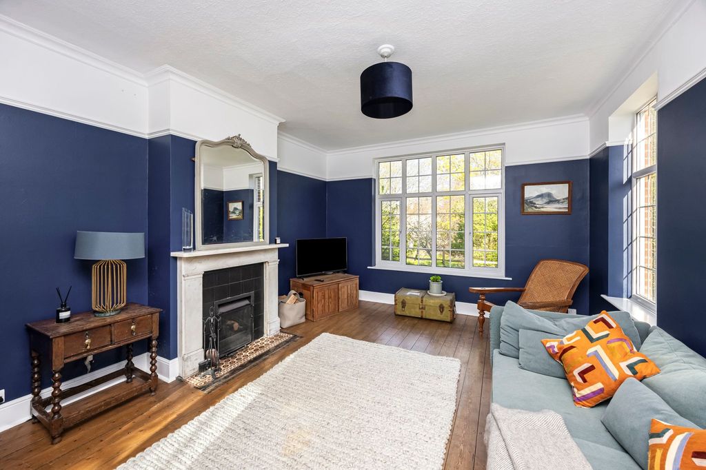 Property photo 2 of 36