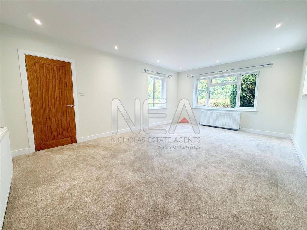 Property photo 3 of 14 Living Room