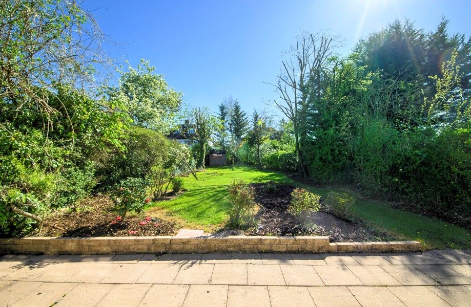 Property photo 2 of 25