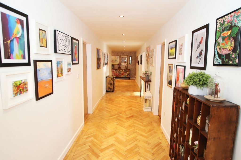 Property photo 2 of 25 Main Hall