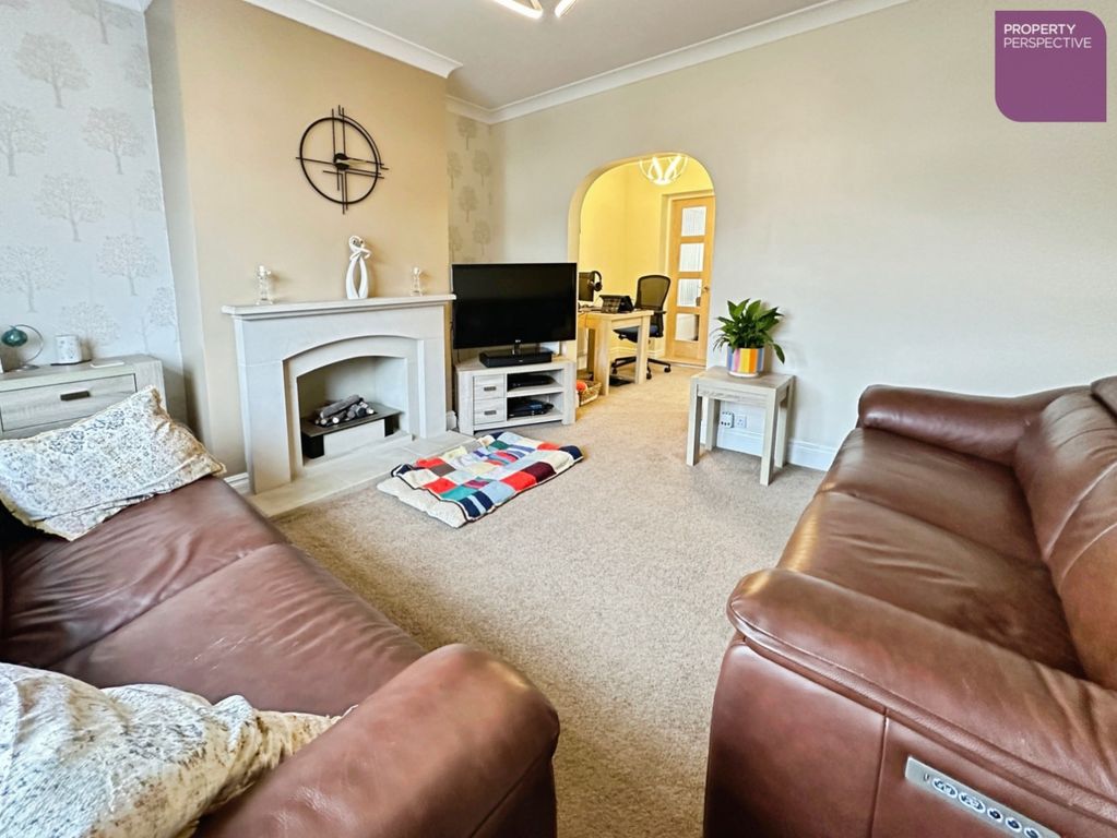 Property photo 2 of 15 Lounge