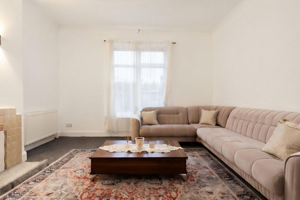 Property photo 3 of 15 Q8Lg6.Jpg