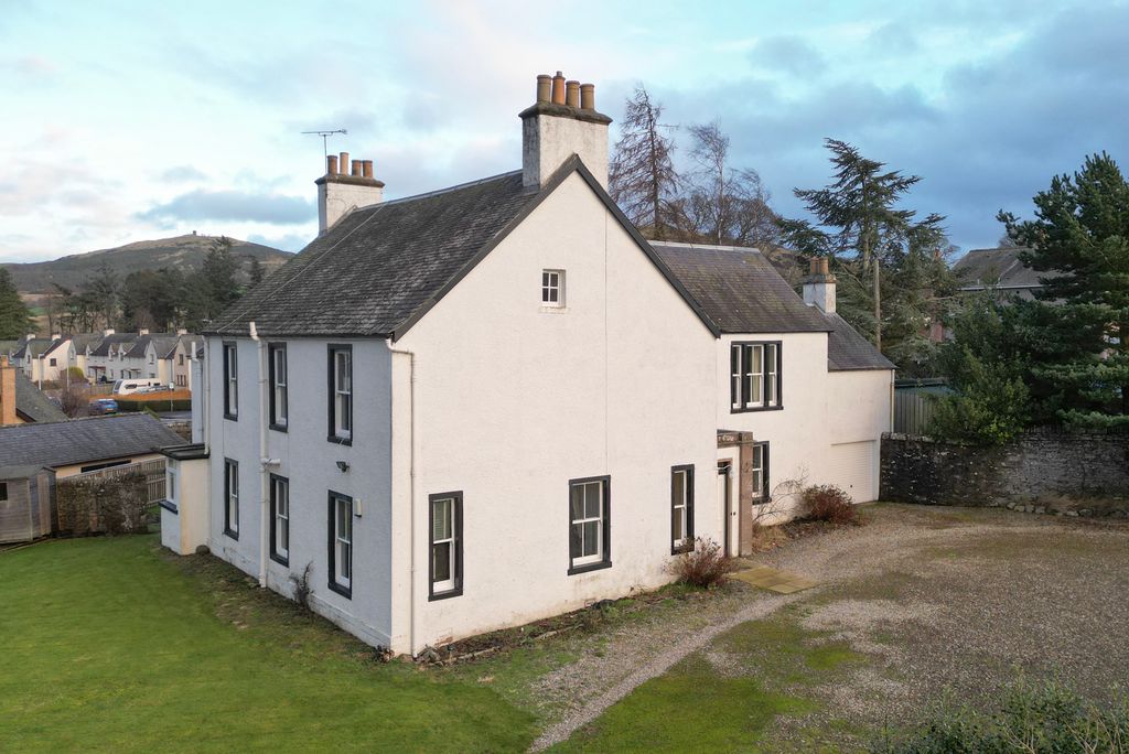 Property photo 2 of 18