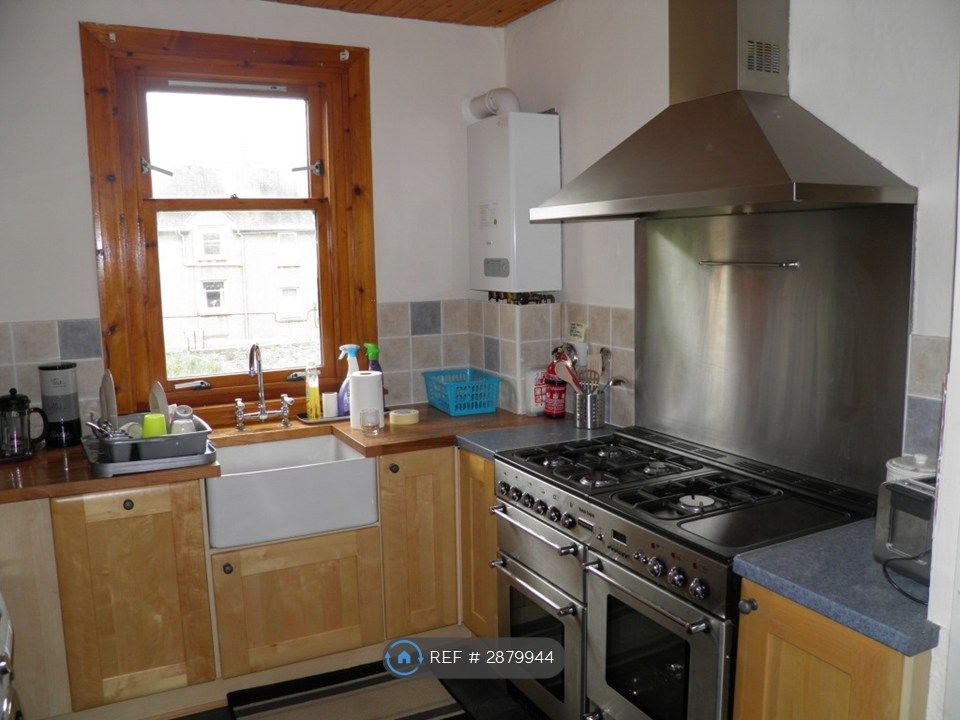 Property photo 3 of 12 Kitchen