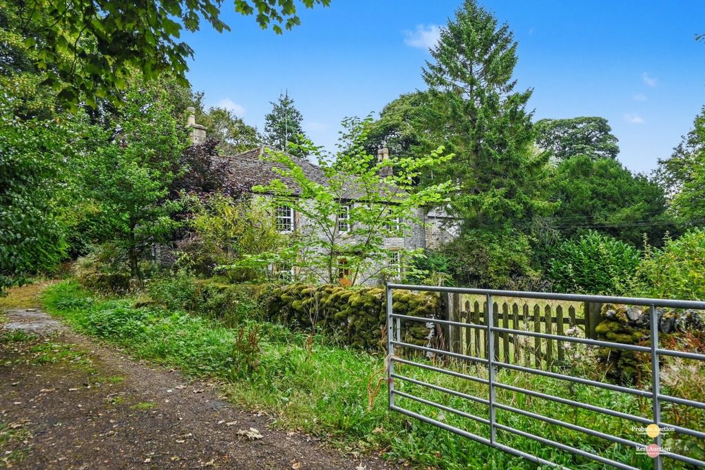 Property photo 2 of 39