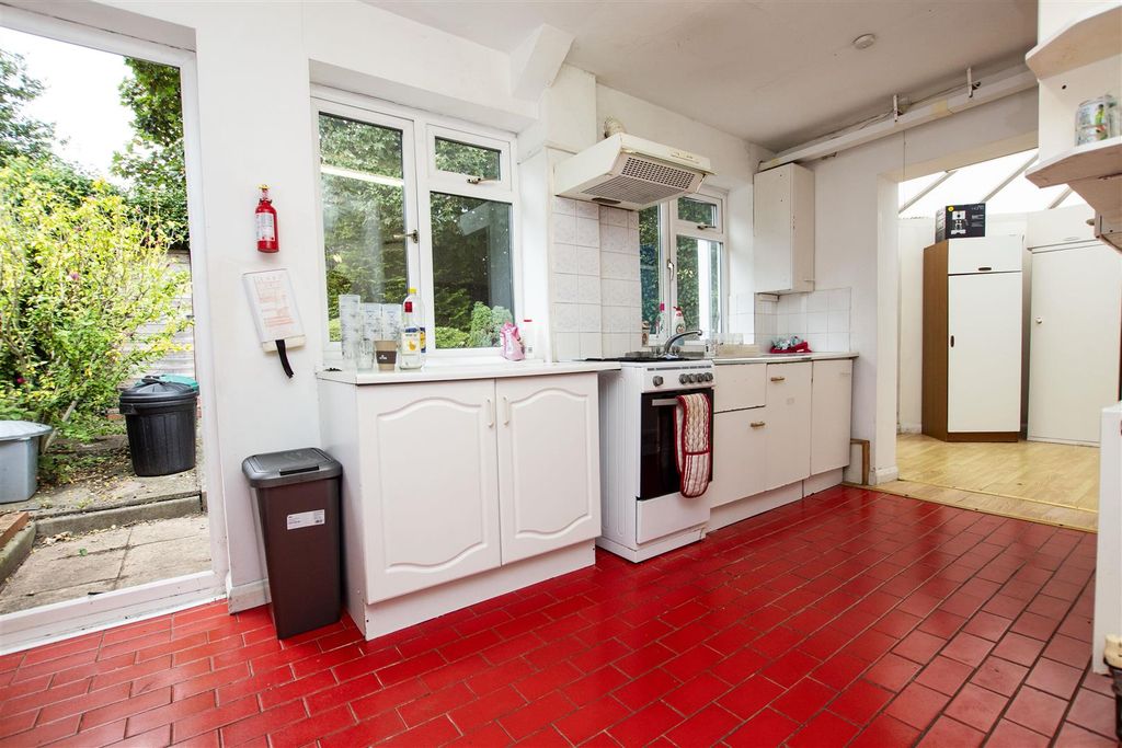 Property photo 3 of 13 Kitchen