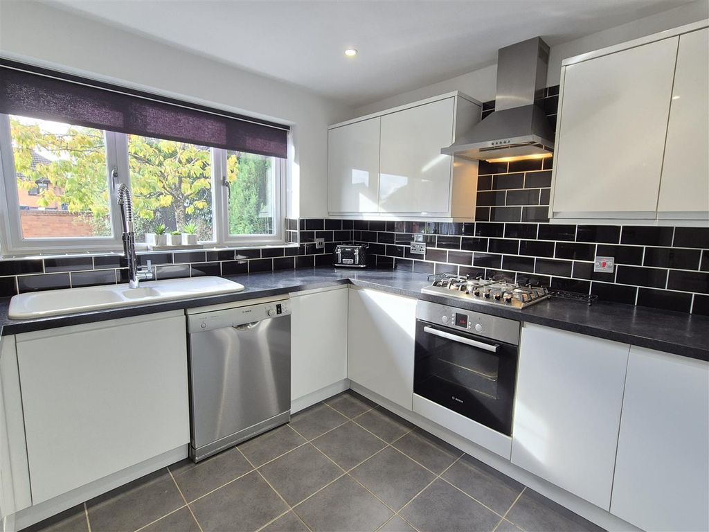 Property photo 3 of 23 Kitchen