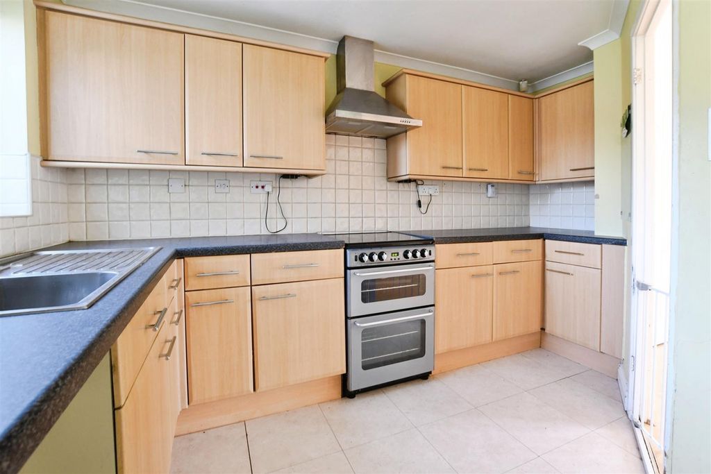 Property photo 2 of 17 Fitted Dining Kitchen