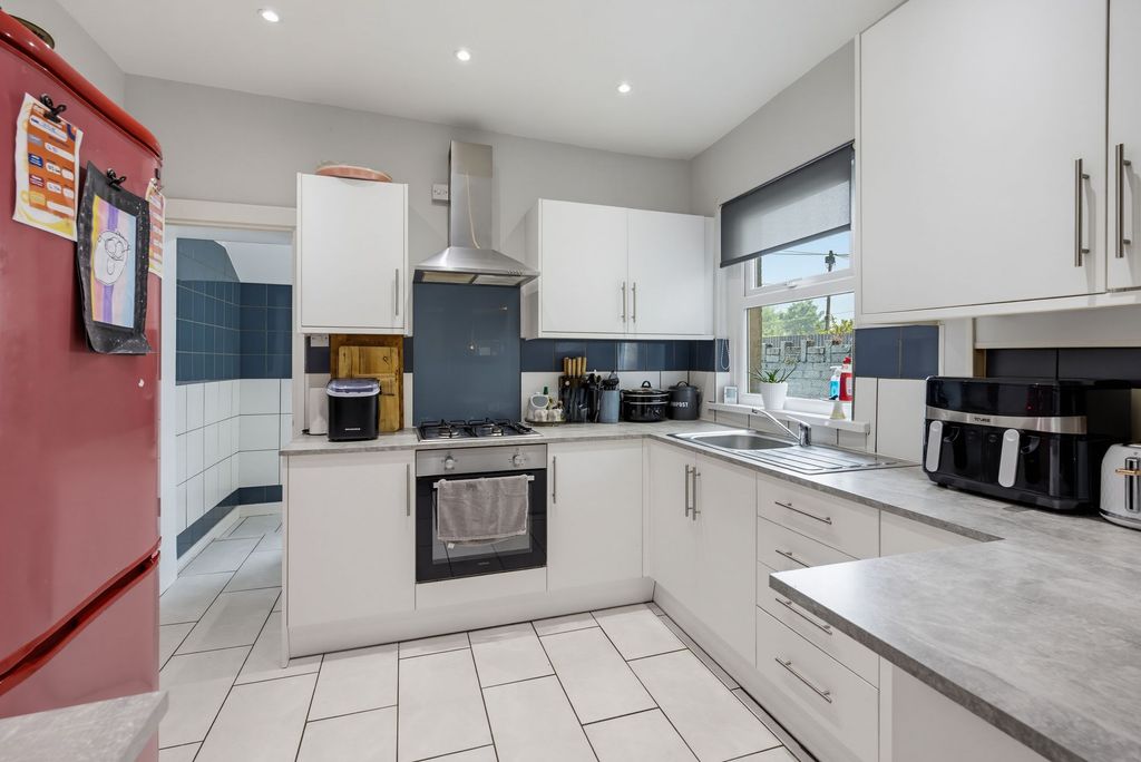 Property photo 2 of 40