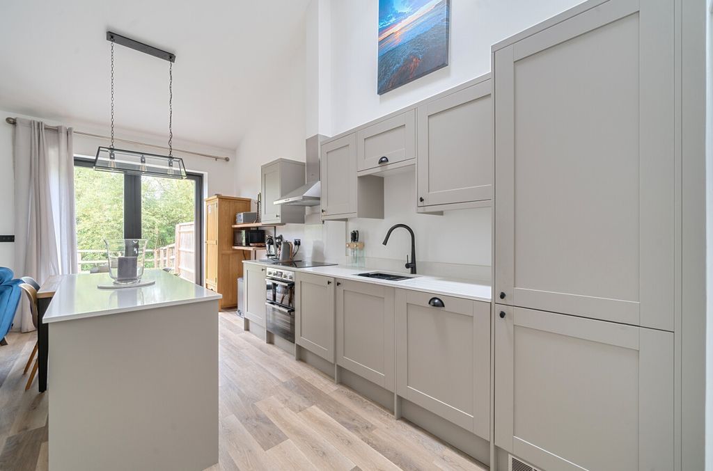 Property photo 3 of 17 Kitchen