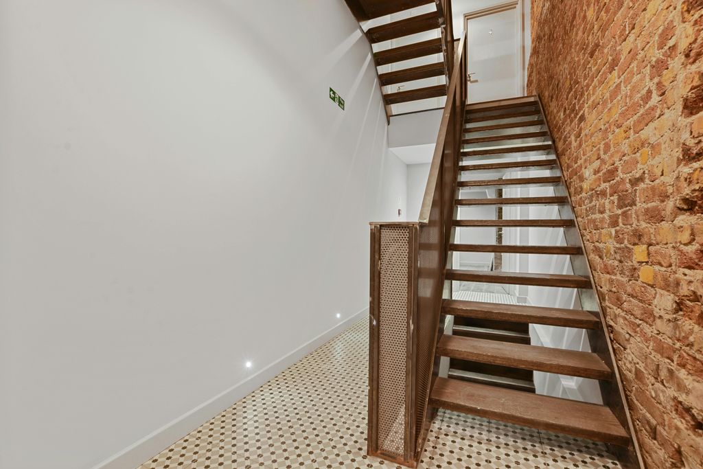 Property photo 3 of 4 Unit 6 Photo 1.Jpg