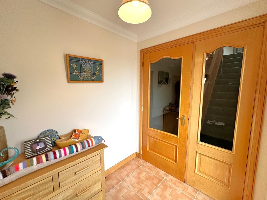 Property photo 3 of 29 Vestibule