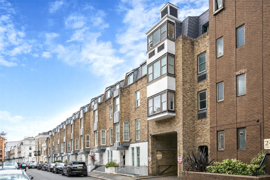 Property photo 1 of 19 Side Entrance