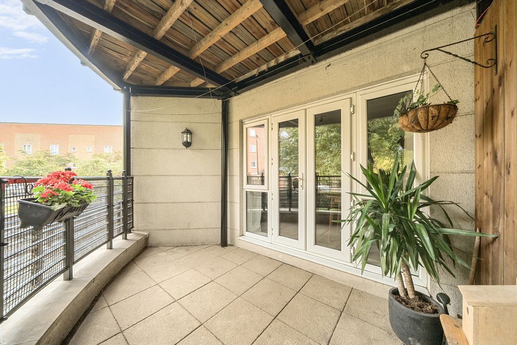 Property photo 2 of 14 Balcony