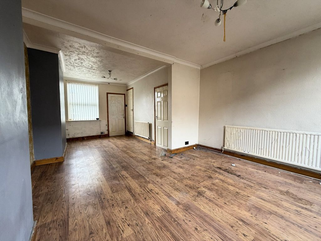Property photo 2 of 11 Photo 4
