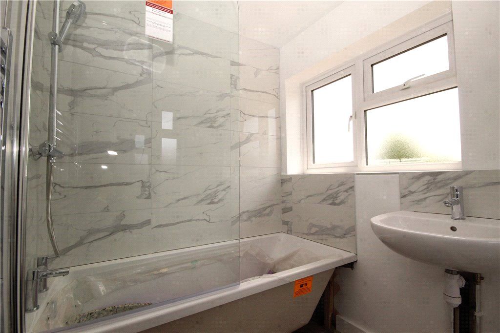 Property photo 3 of 7 Bathroom