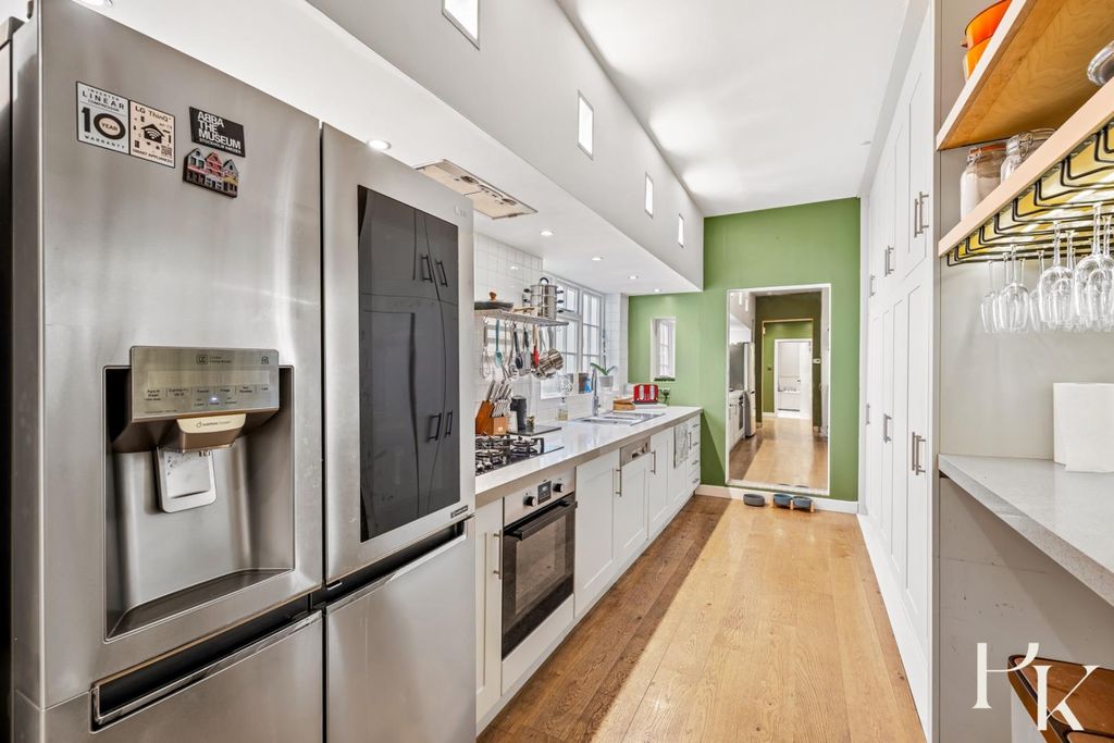 Property photo 3 of 30 Kitchen